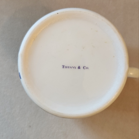 Tiffany & Co. Mug Dancing T's Retired Design - Picture 4 of 5